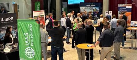 menschen in foyer