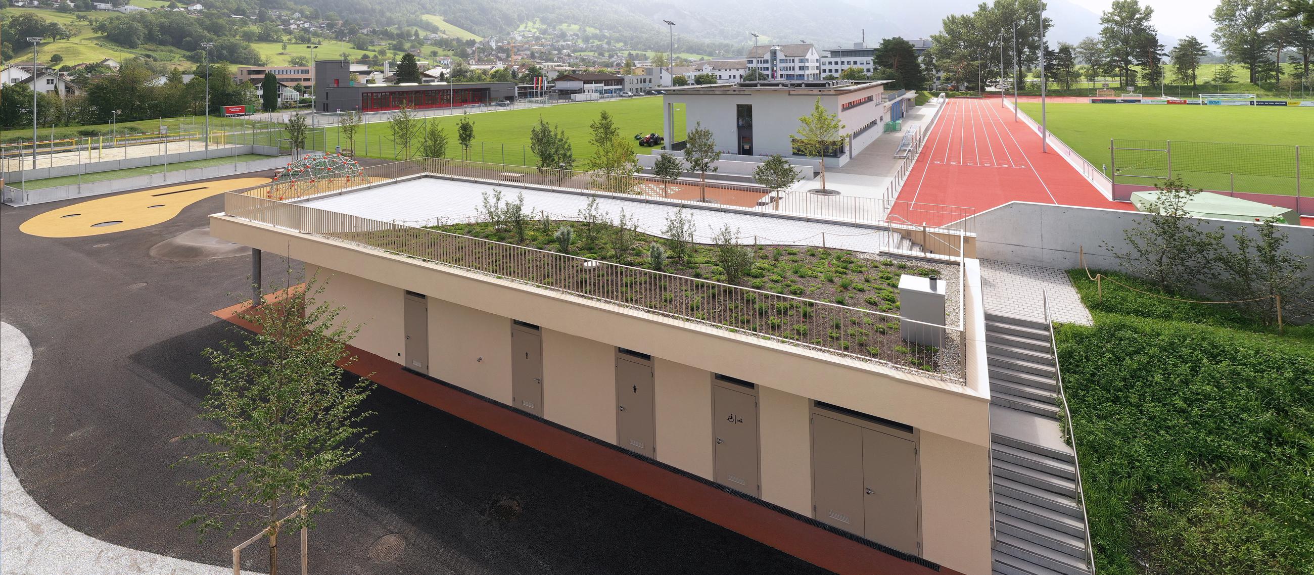 Sportanlage Blumenau, Triesen, Sportanlage mit Fußball, Tartanbahn, Urban Sports Areal von oben