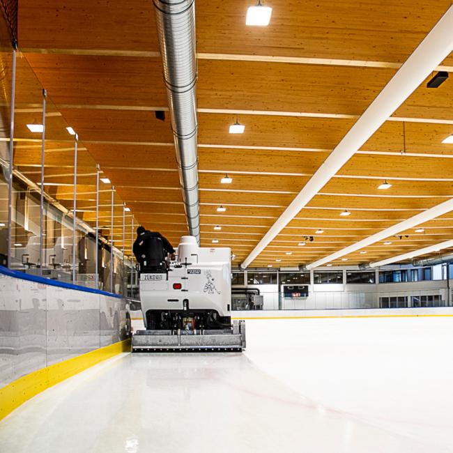 Helios Arena_Villingen Schwenningen_ice resurfacer_Hermann Vikoler.jpg