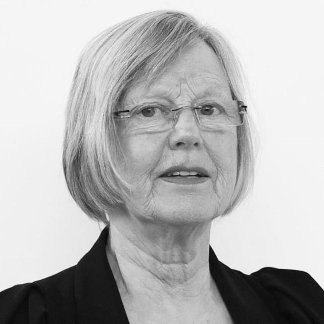 Elizabeth Adams_portrait pic_3395.jpg