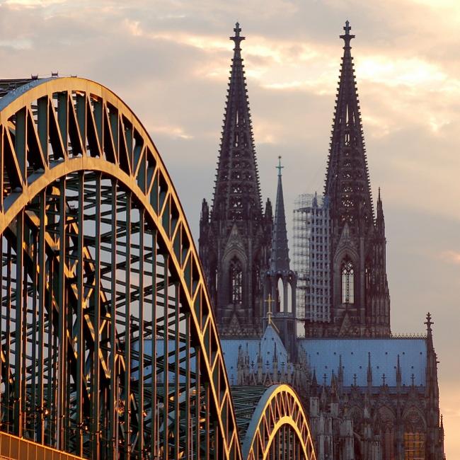 Cologne_cathedral and bridge_koelnmesse